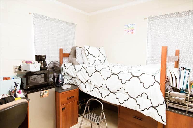 Up close picture off Randolph-Macon college Garland Hall