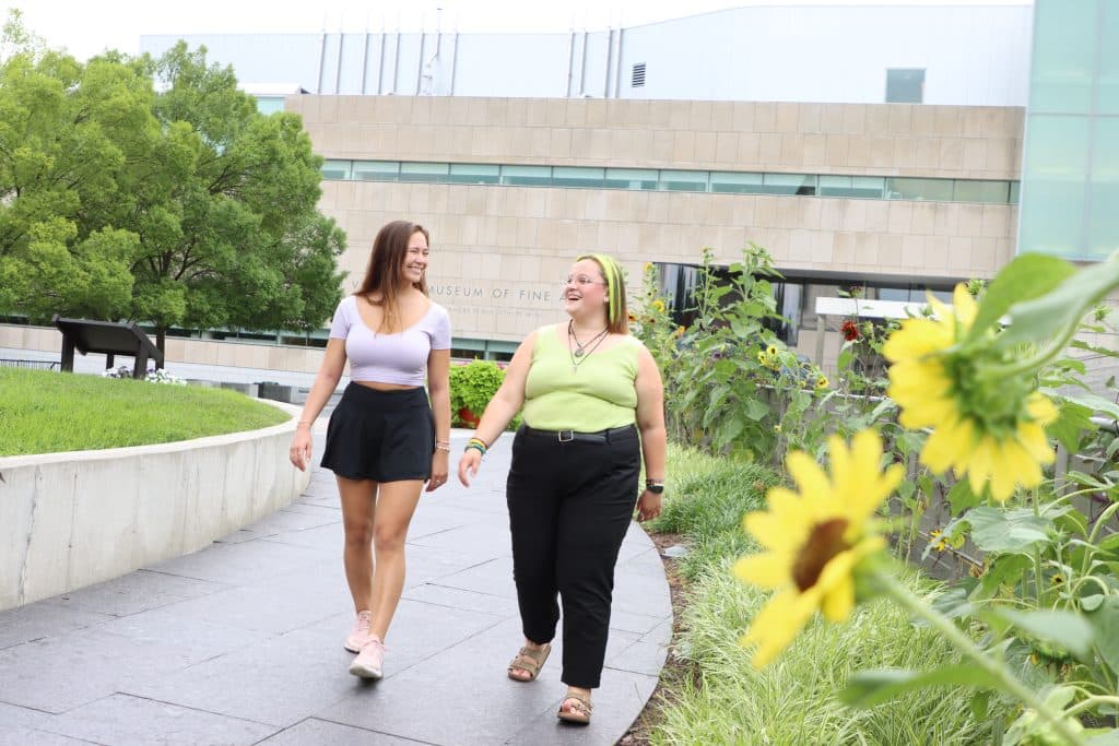 Students walk in front of the Virginia Museum of Fine Art