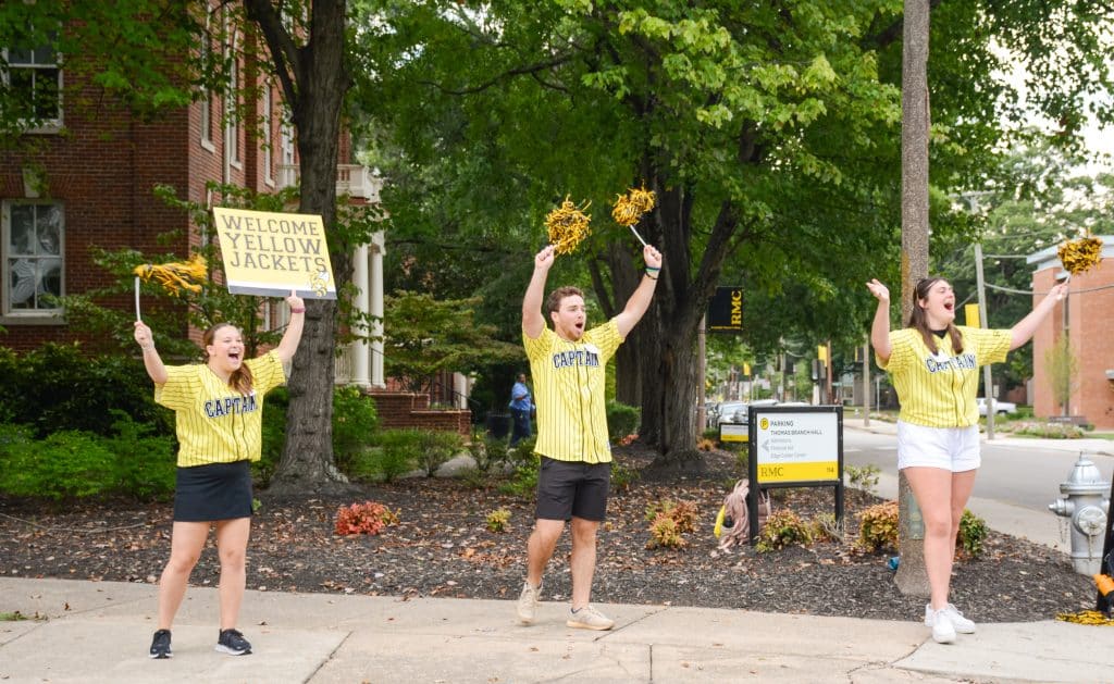 Captains cheer and welcome students to campus during Welcome Week